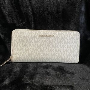Michael Kors Large Zip Around Continental Wallet - Vanilla